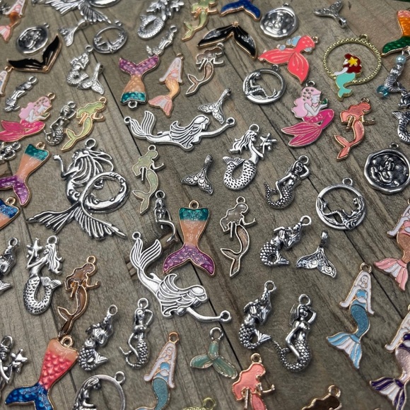 NEW MERMAIDS CHARMS PENDANTS & MORE MEGA BUNDLE GOLD SILVER ENAMEL DIY JEWELRY - Picture 12 of 15